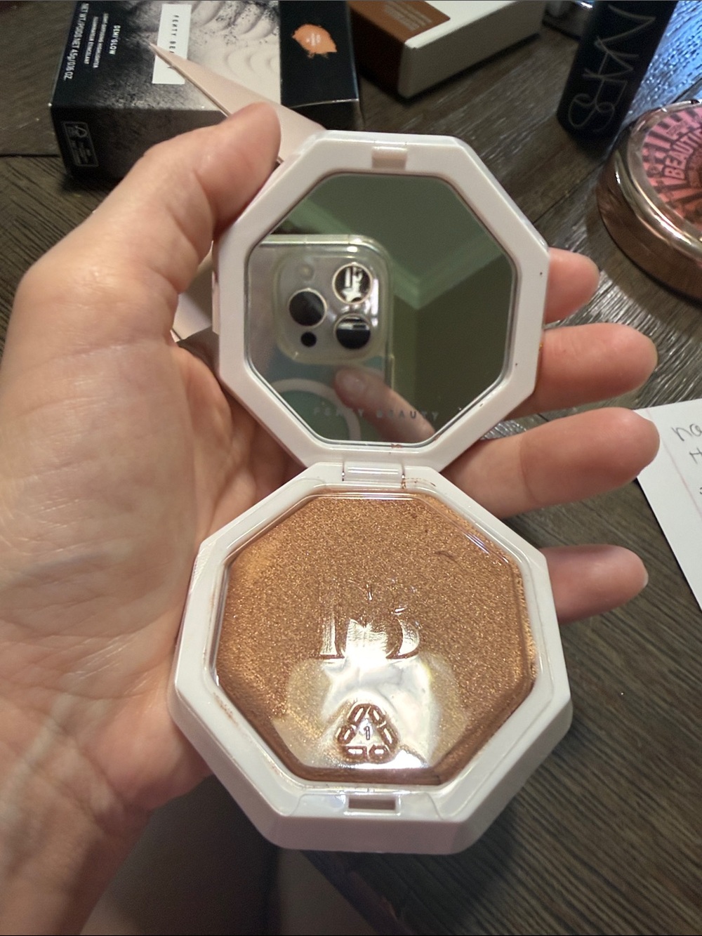 Fenty Beauty Demi'Glow Highlighter - rich hunnie 06